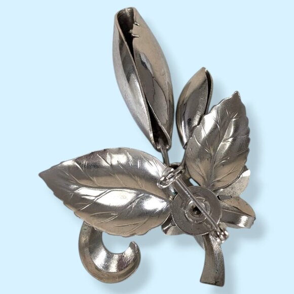 (2/$20) Vintage Silver Tone Floral Brooch - Picture 4 of 6